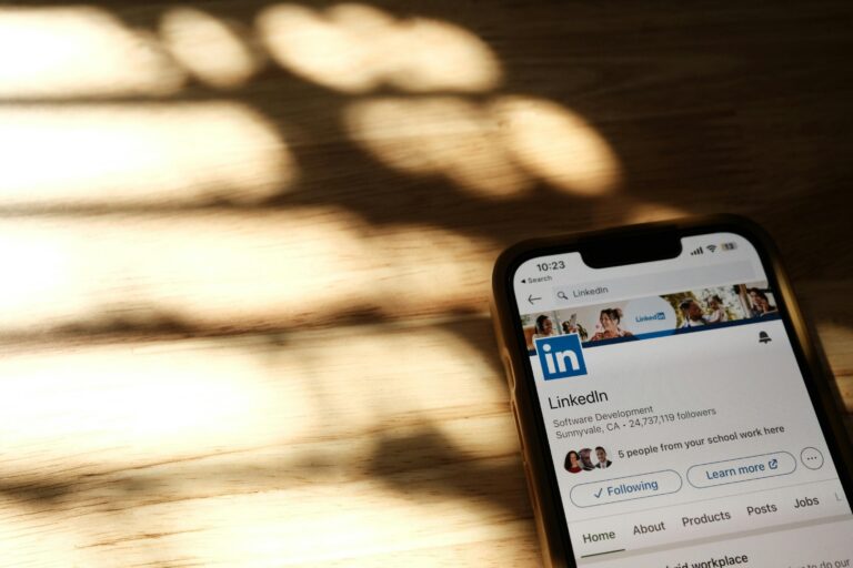 Le CV est-il encore efficace à l’ère de LinkedIn